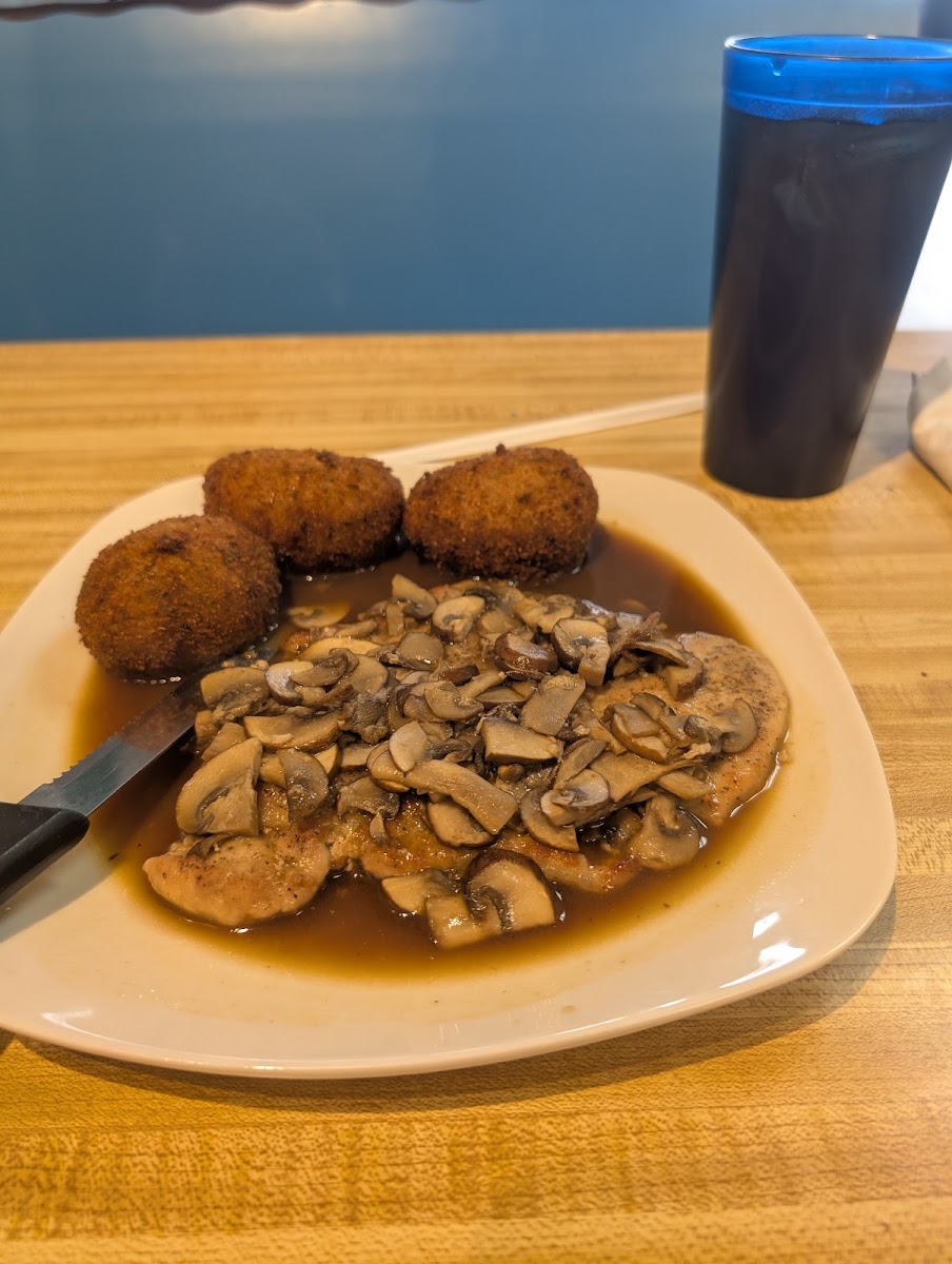 Mino's II Diner - Photo 5