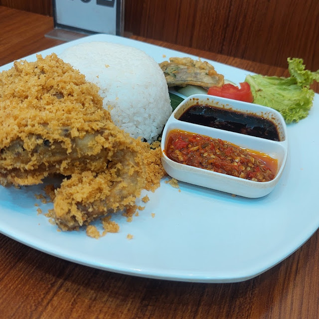 Nasi Ayam Kremas