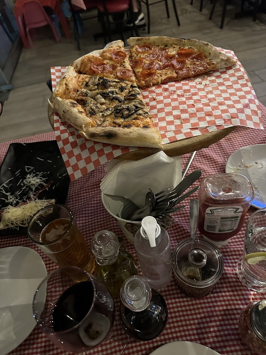 La Piazzetta Trattoria - Photo 4
