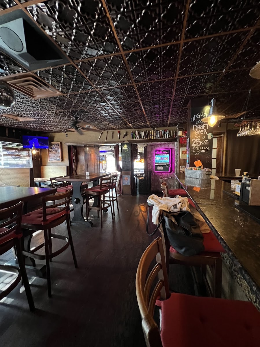 Station Bar & Grill - Photo 9