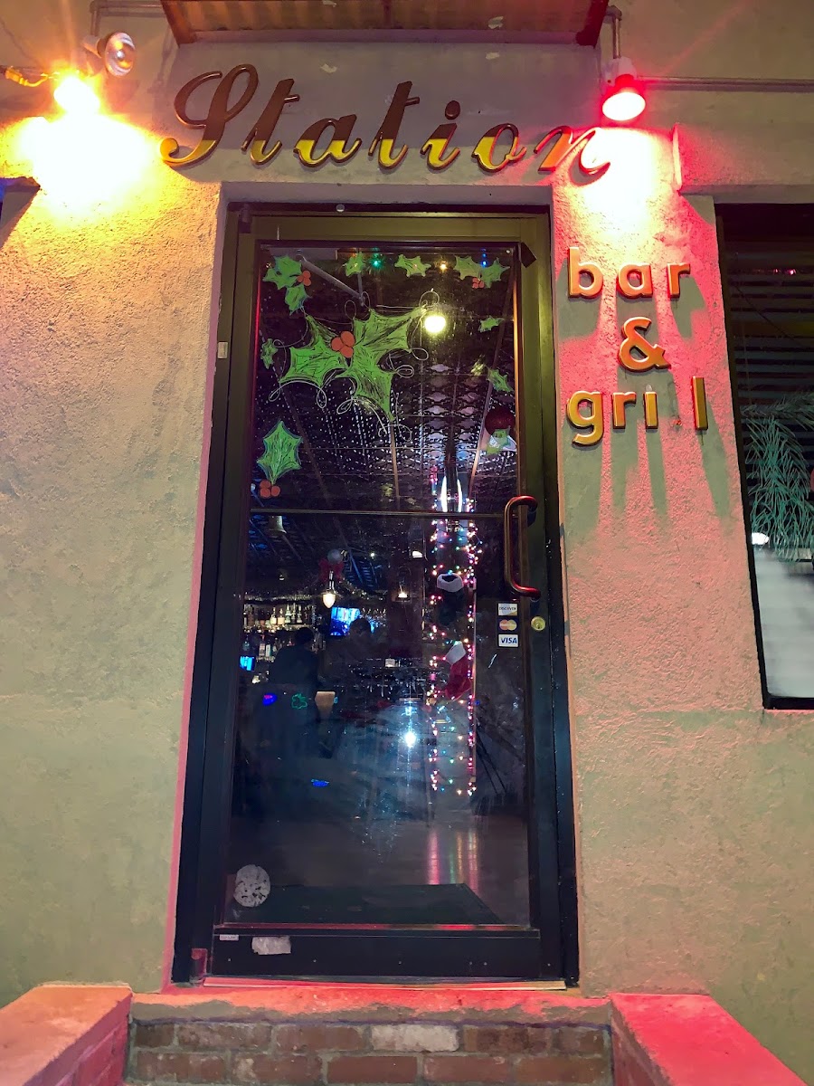 Station Bar & Grill - Photo 7