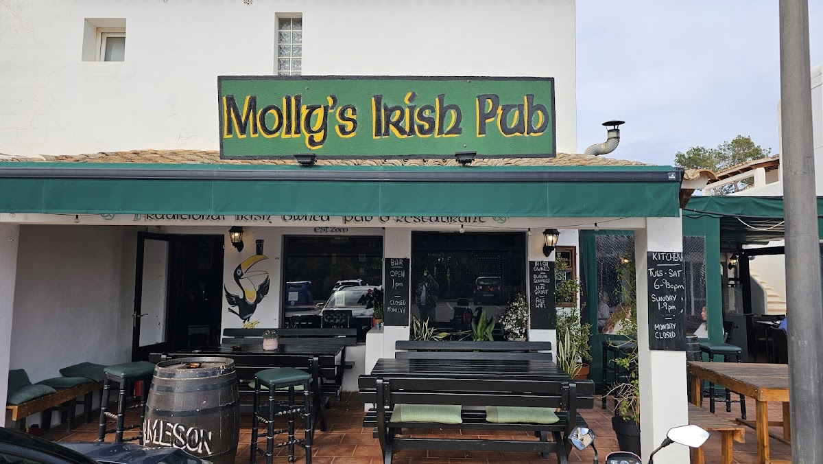 Mollys Irish Bistro & Bar