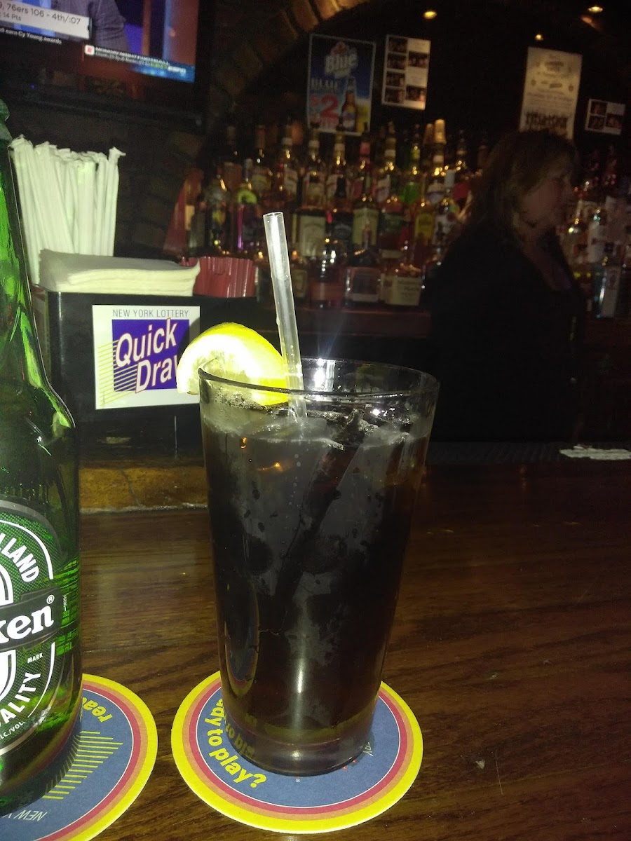 Tommy's Old Town Tavern - Photo 9