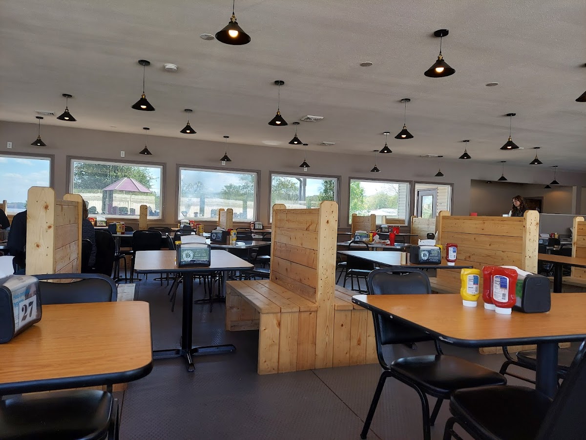 Barefoot Restaurant - Photo 9