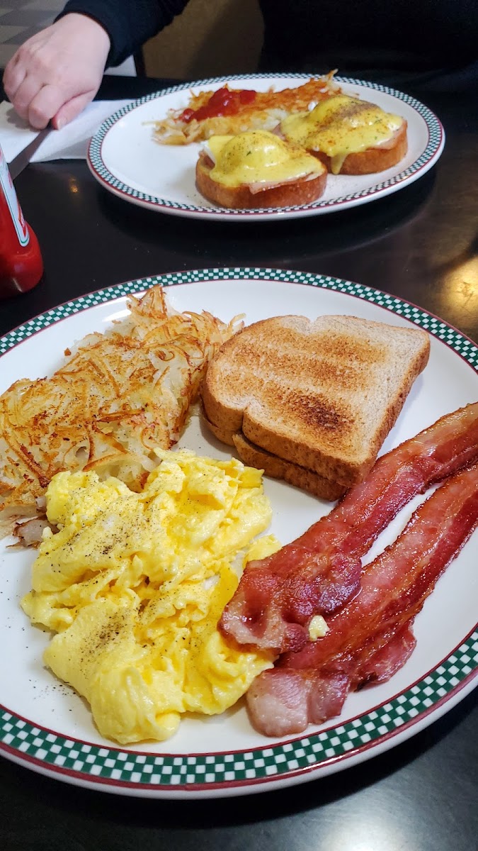 Phoenix Diner - Photo 5