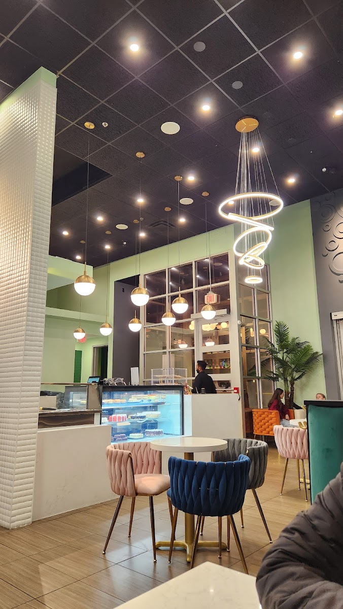 D-Luxé Cafe & Lounge - Photo 2