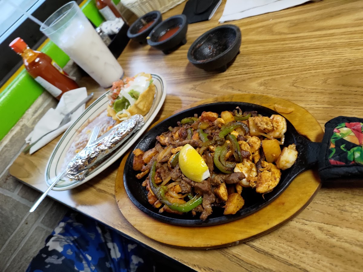 El Mariachi Restaurante - Photo 9