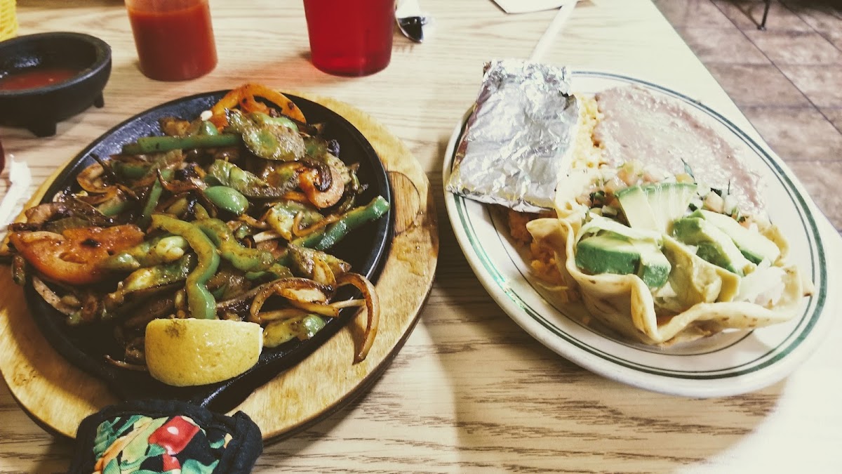 El Mariachi Restaurante - Photo 4