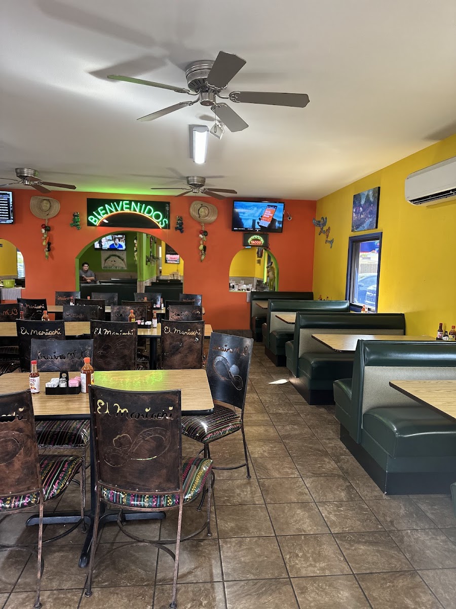 El Mariachi Restaurante - Photo 6