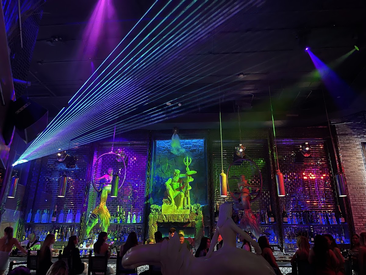 WET RESTAURANT & LOUNGE - Photo 2