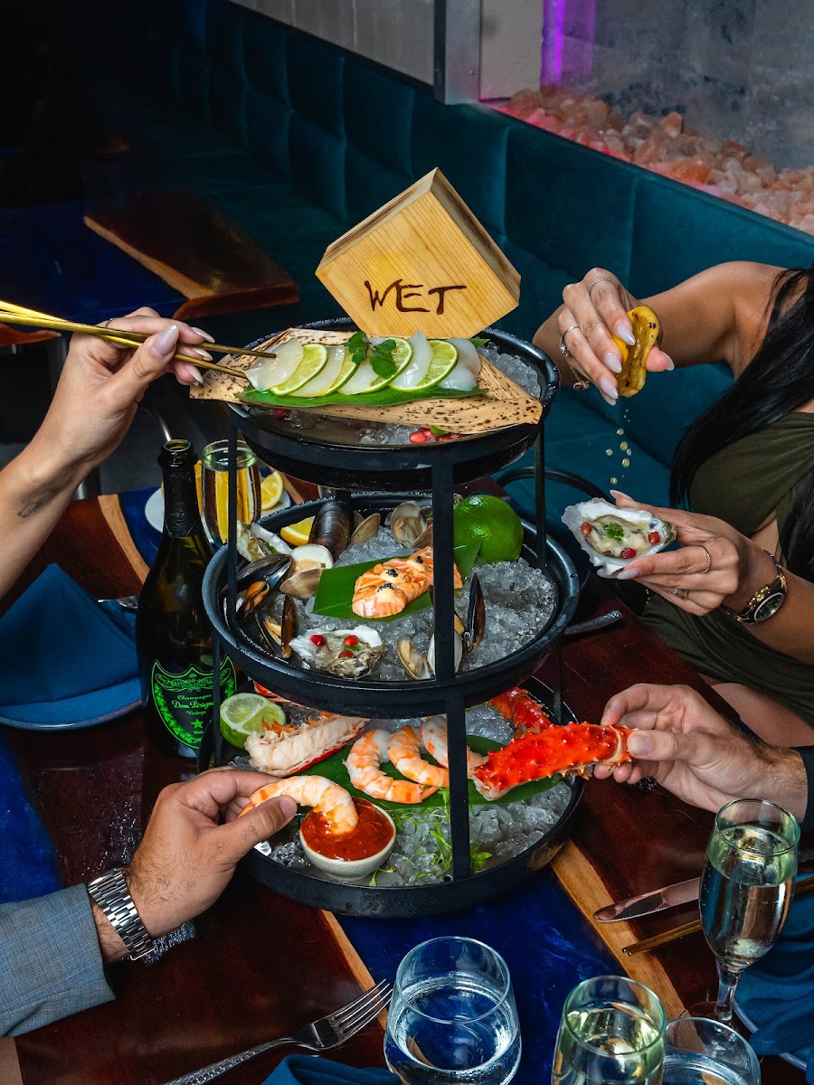 WET RESTAURANT & LOUNGE - Photo 7