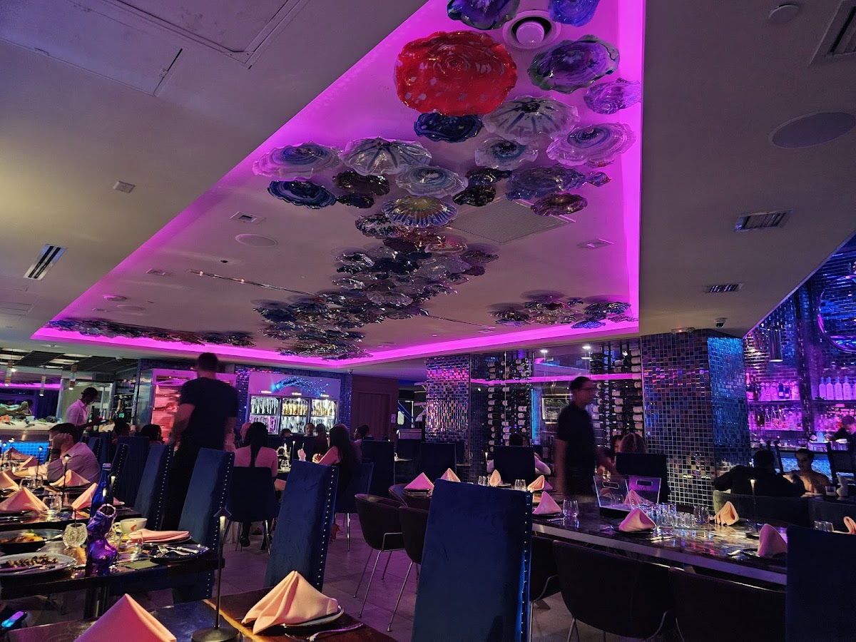 WET RESTAURANT & LOUNGE - Photo 8