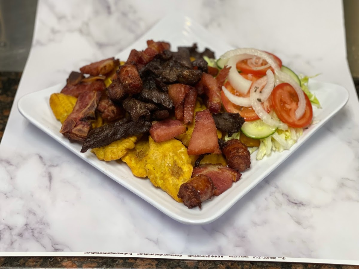 The Rhode House & El Macuto DominicanRestaurant - Photo 1