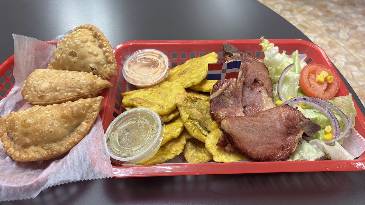 The Rhode House & El Macuto DominicanRestaurant - Photo 2