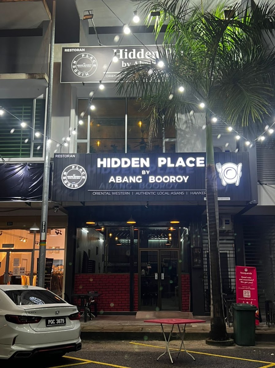 Hidden Place By Abang Booroy Cafe & Restaurant