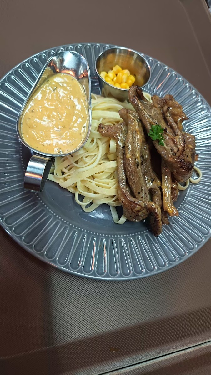 Hidden Place By Abang Booroy Cafe & Restaurant - Photo 9