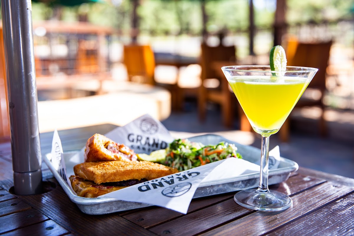Yavapai Tavern - Photo 1