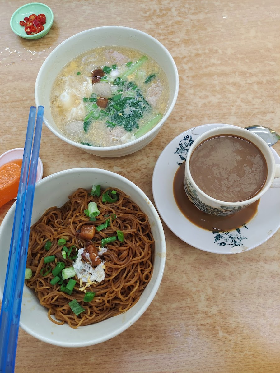 Er Shi Xiong Restaurant • 猪师兄肉饼猪肉粉 - Photo 5