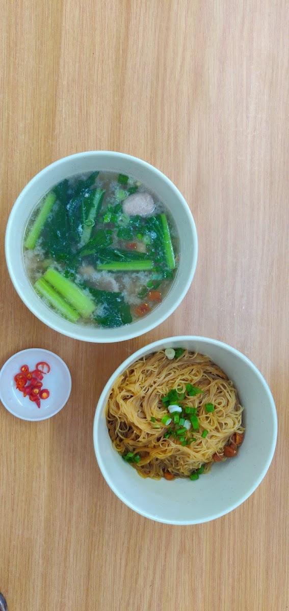 Er Shi Xiong Restaurant • 猪师兄肉饼猪肉粉 - Photo 7