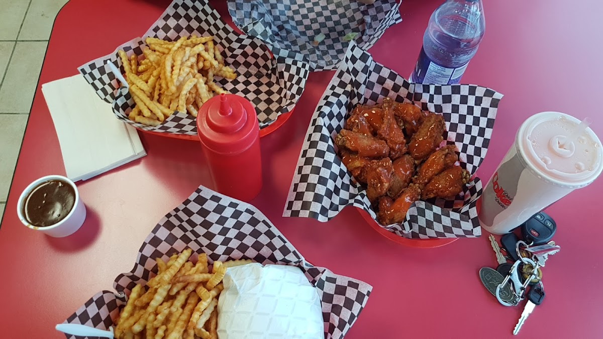 Lee's Burger Baron - Photo 8