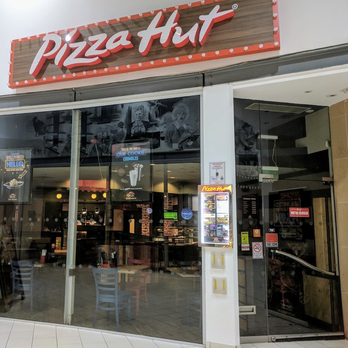 Pizza Hut Newcastle-Under-Lyme - Photo 6