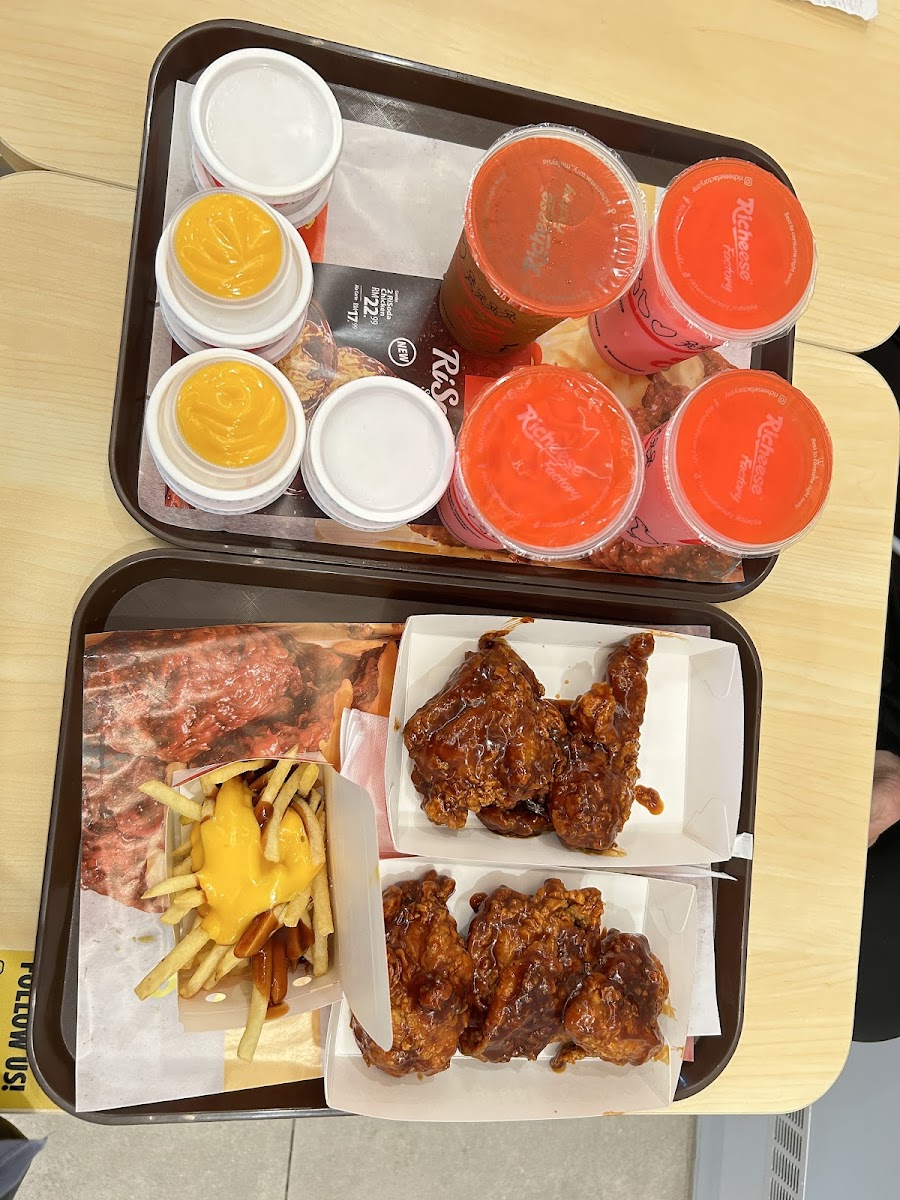 Richeese Factory Aeon Ayer Keroh - Photo 9
