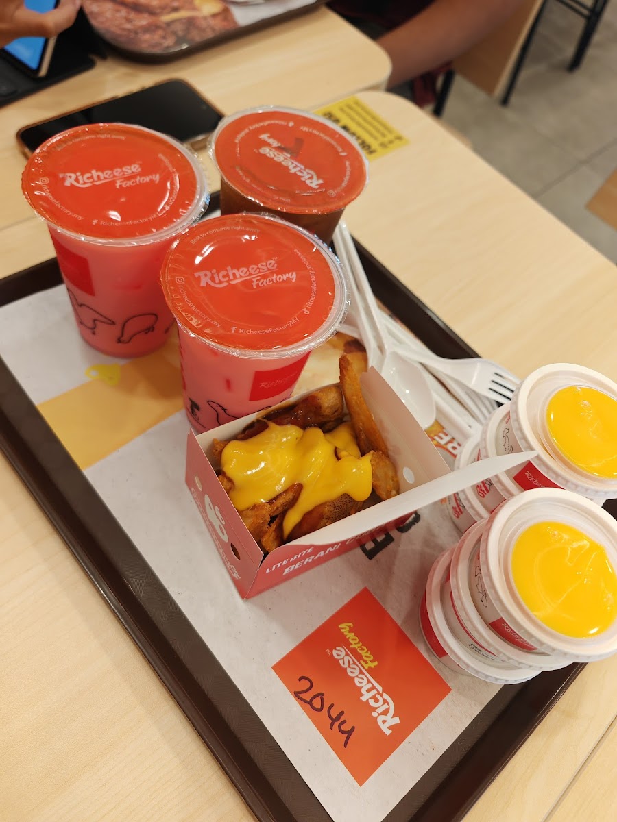Richeese Factory Aeon Ayer Keroh - Photo 5