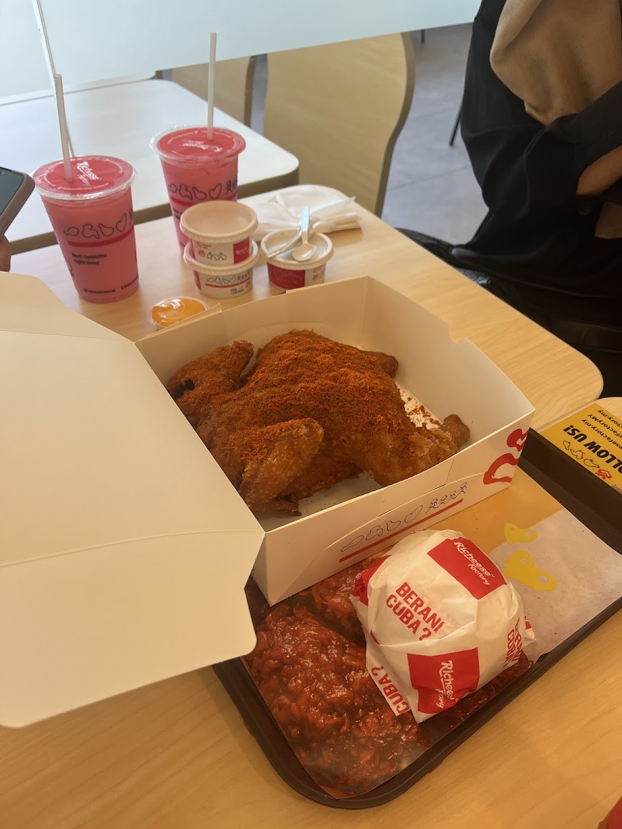 Richeese Factory Aeon Ayer Keroh - Photo 8