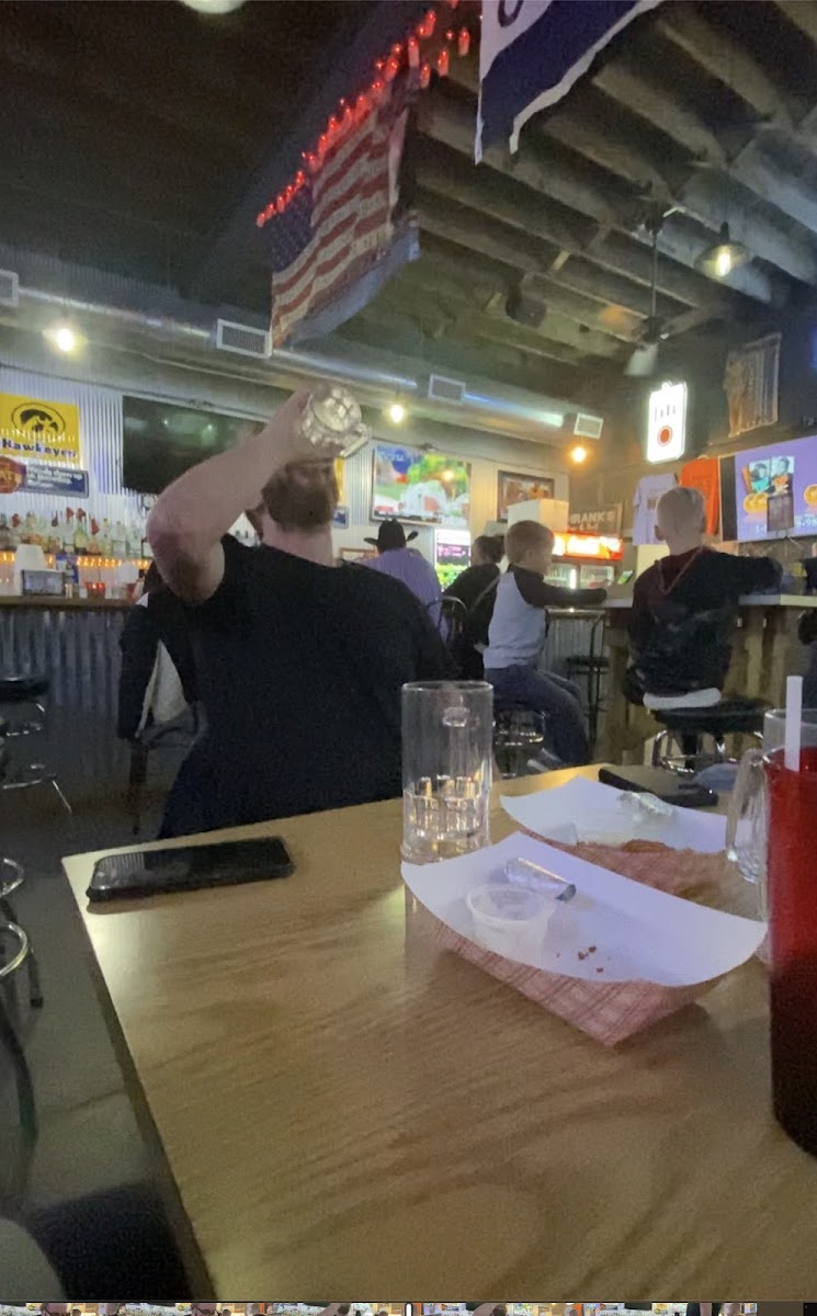 Schranks Bar and Grill - Photo 5