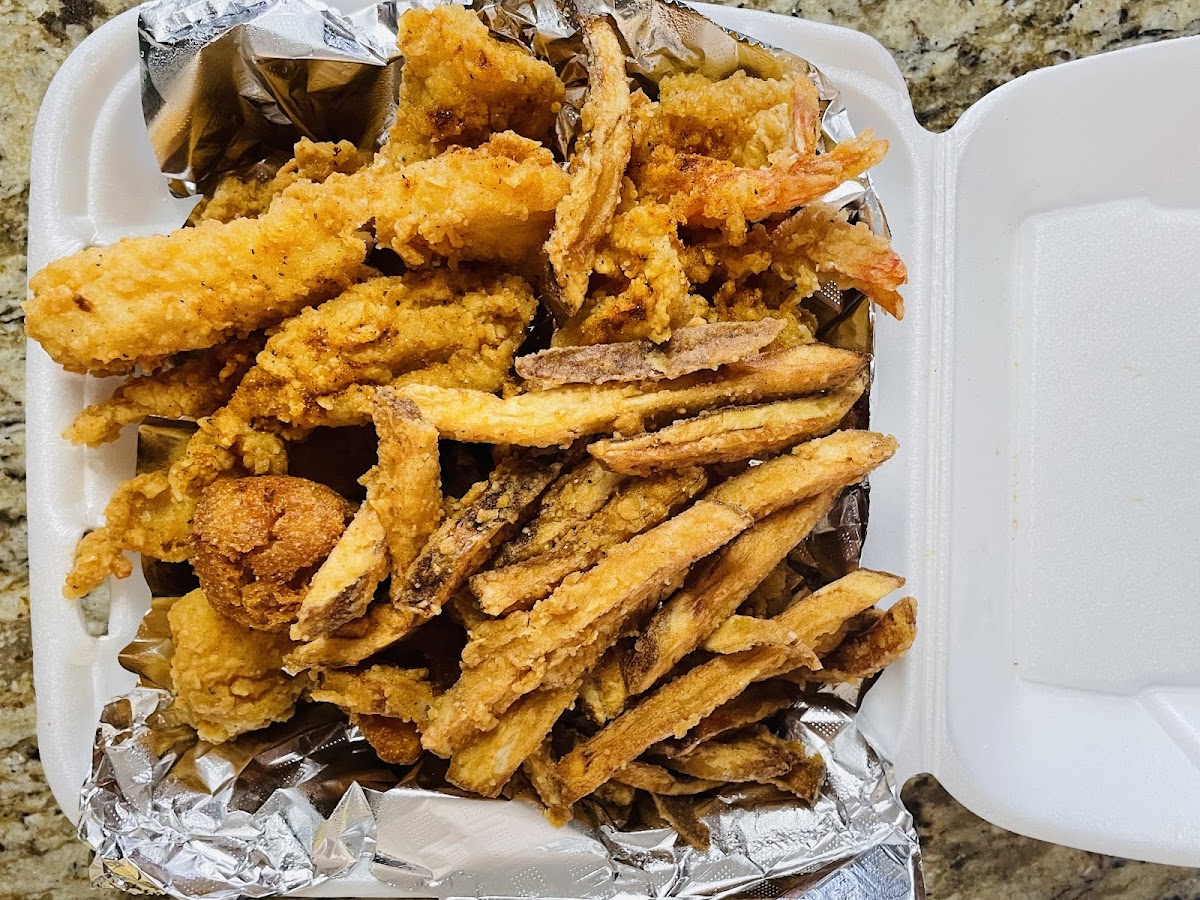 Southern Butter Seafood - Photo 2
