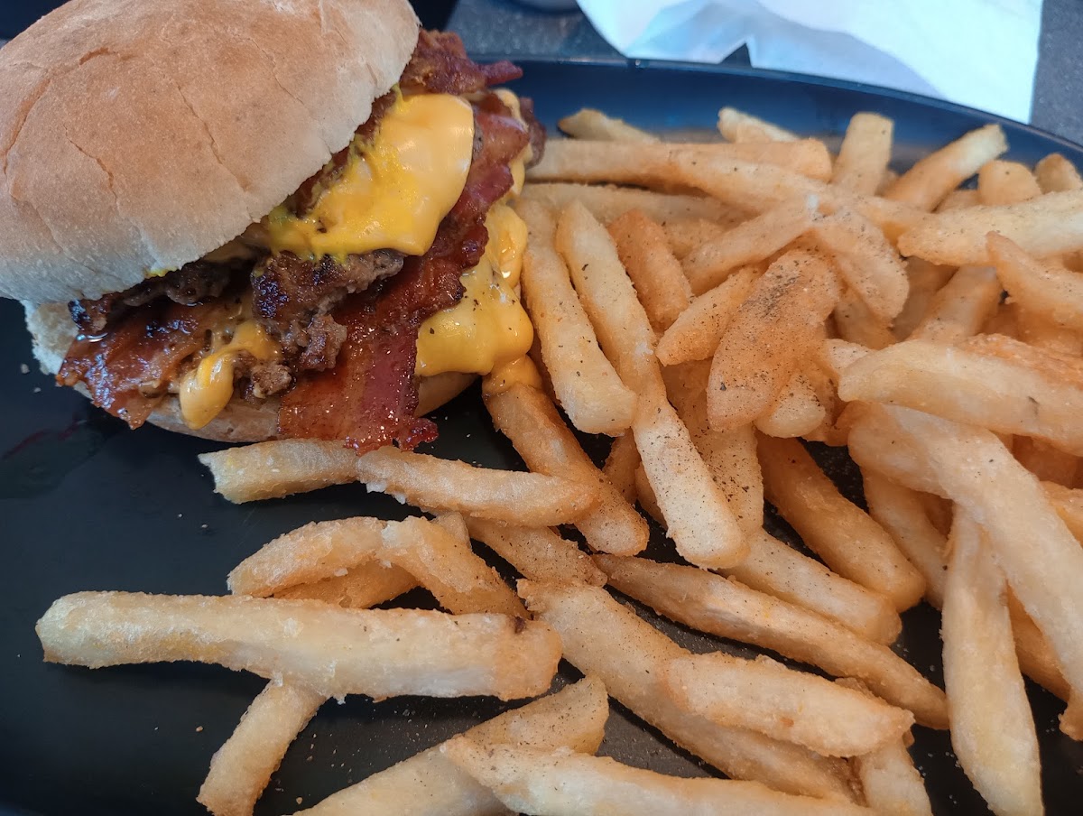 Dellroy Drive-In - Photo 1