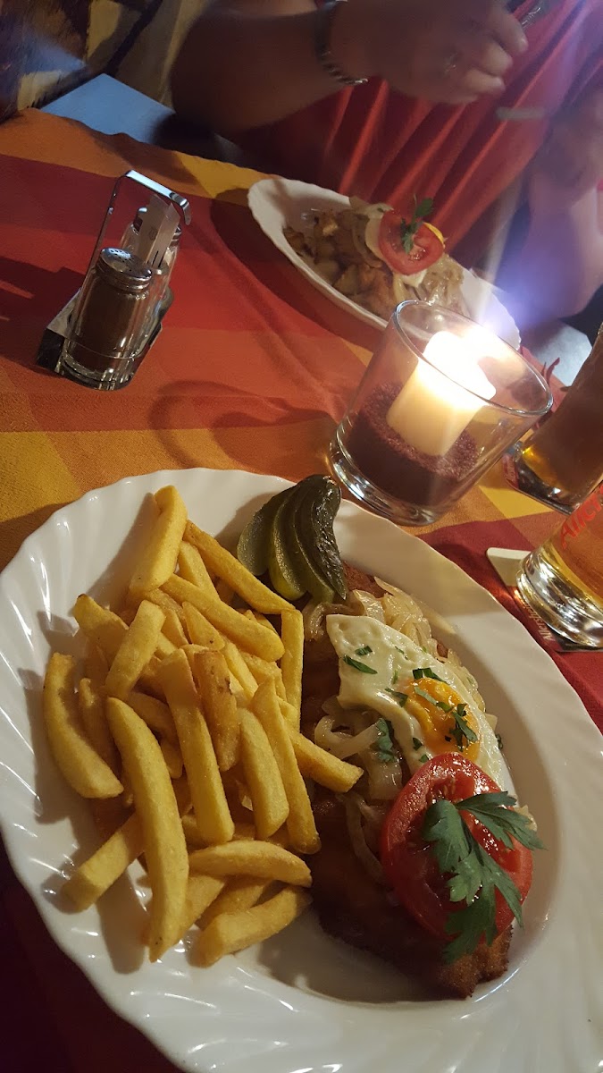 Gulliver's Restaurant & Bar - Photo 6