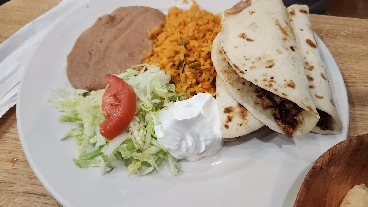 Taqueria Mexicano Grill & Bar - Photo 3