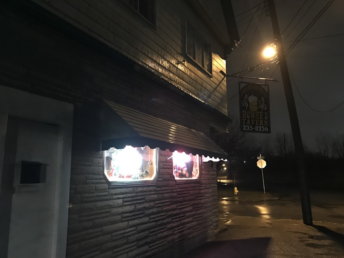 Nowaks Tavern - Photo 2