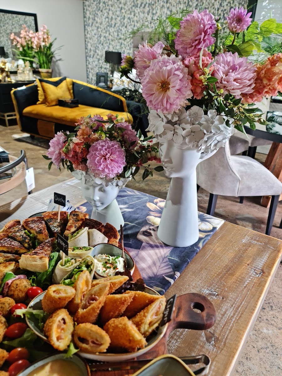 D'Au Jardin Cafe - Photo 5