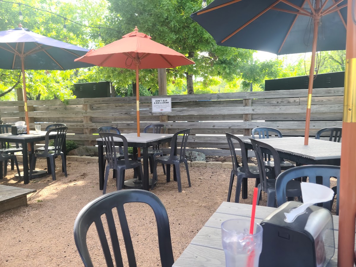 Bottlecap Alley Icehouse Grill - Photo 8
