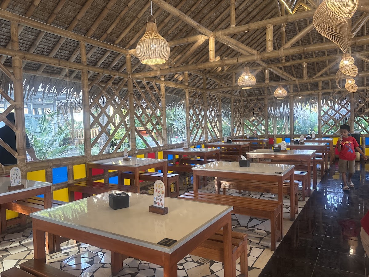 Bandoeng Resto Cisarua