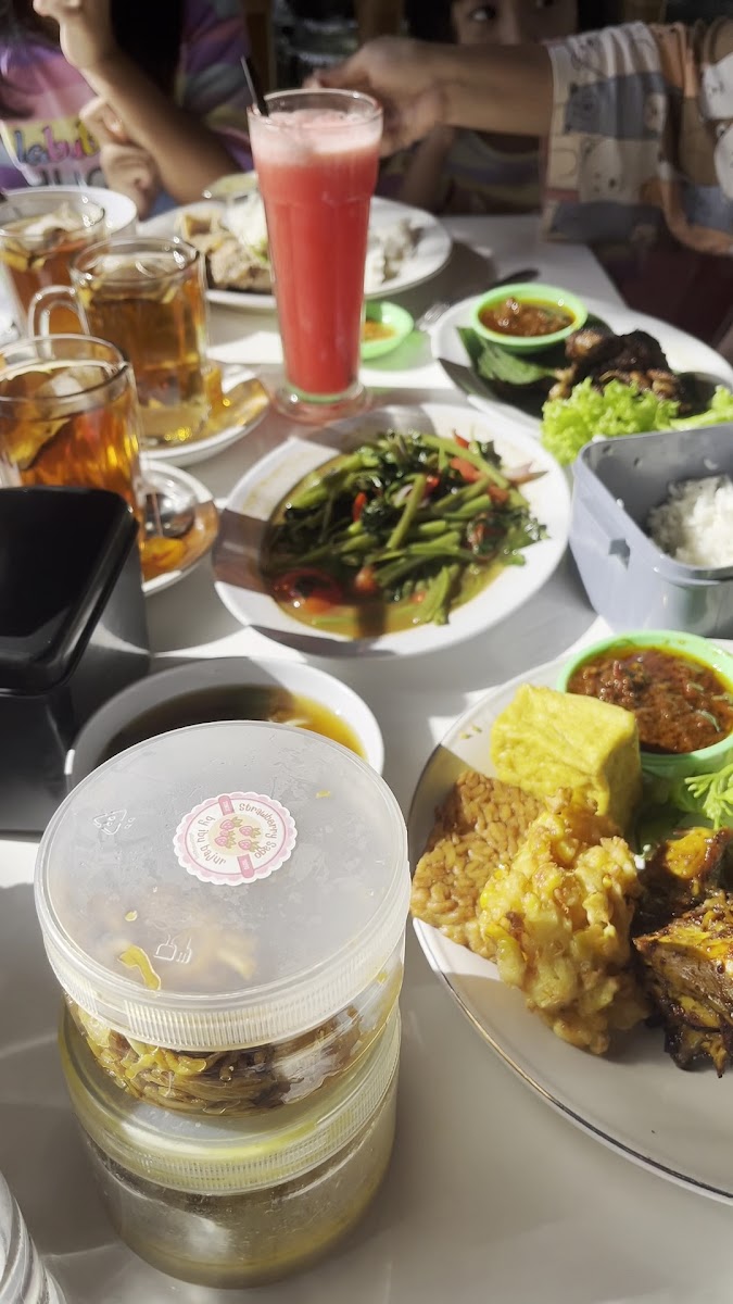 Bandoeng Resto Cisarua - Photo 1