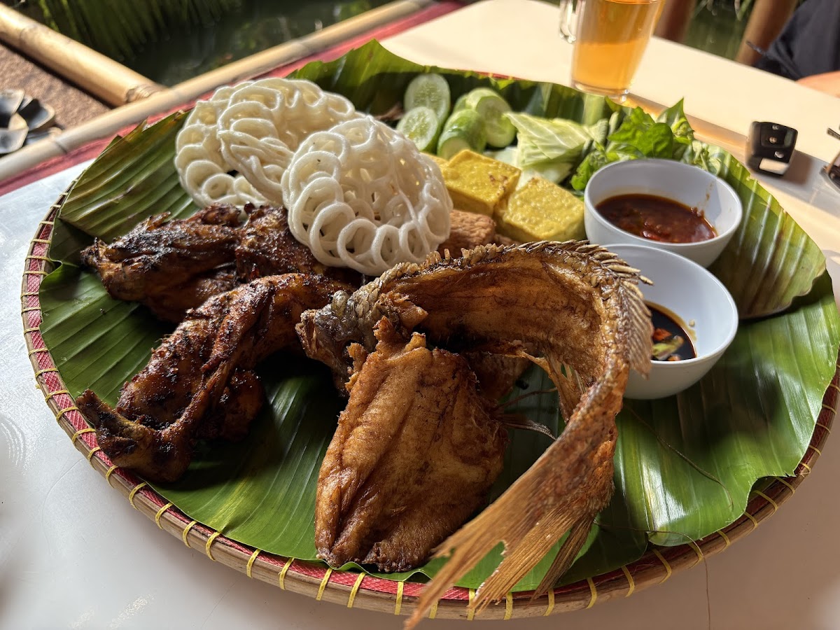 Bandoeng Resto Cisarua - Photo 2