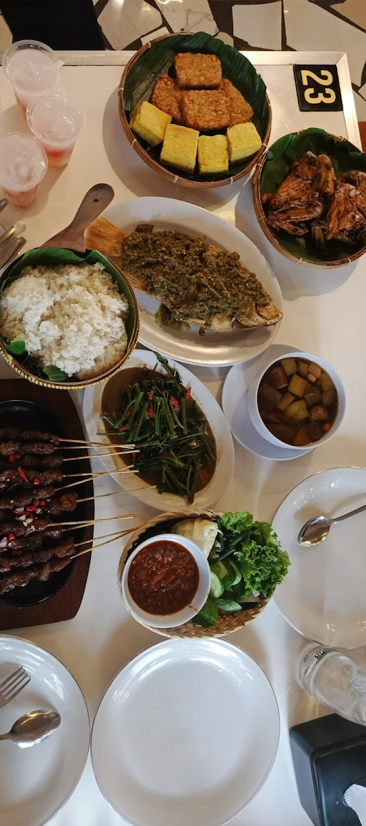 Bandoeng Resto Cisarua - Photo 5