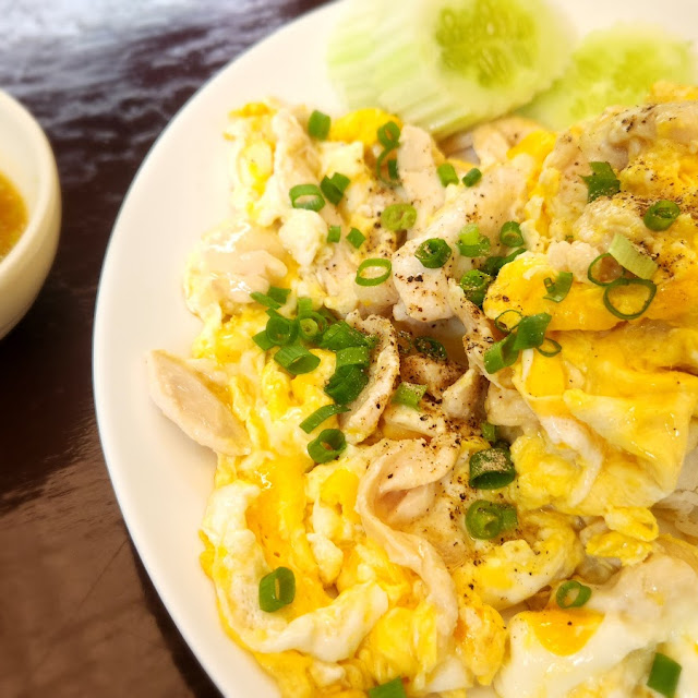 Steamed Rice with Thai Scrambled Eggs and Shrimps