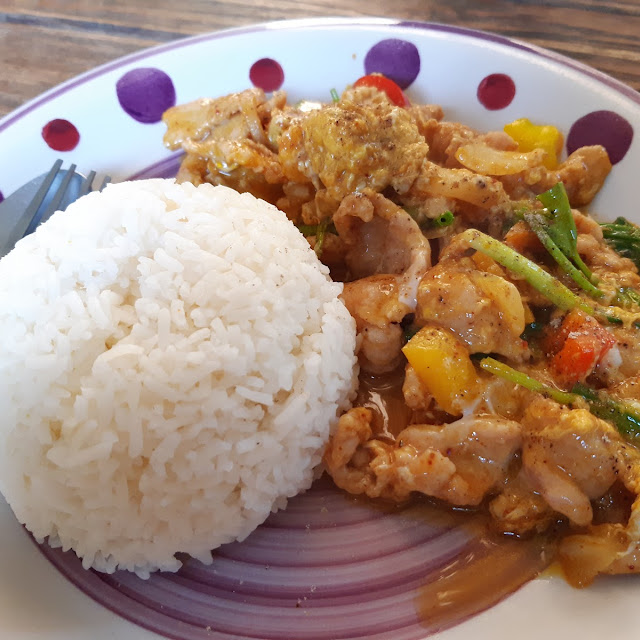 ข้าวหมูผัดผงกะหรี่
