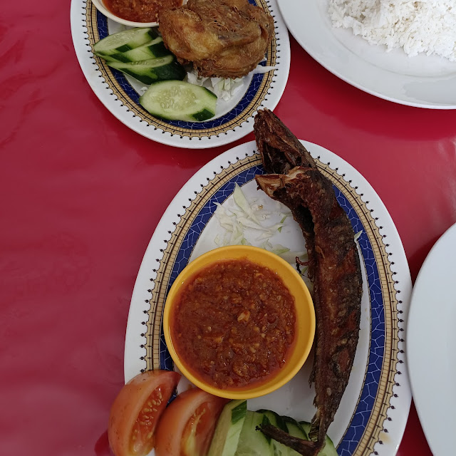 Ayam Penyet