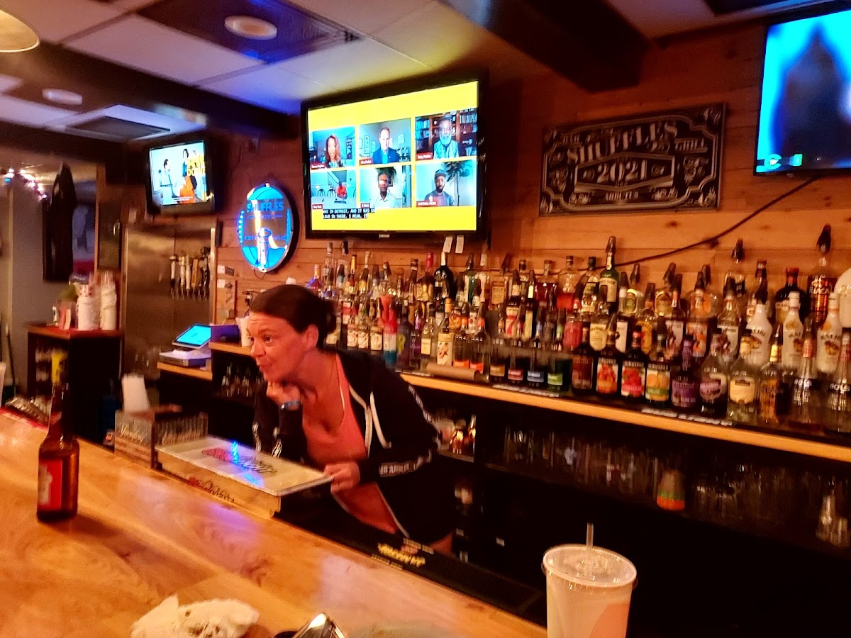 Shuffles Bar & Grill - Photo 2