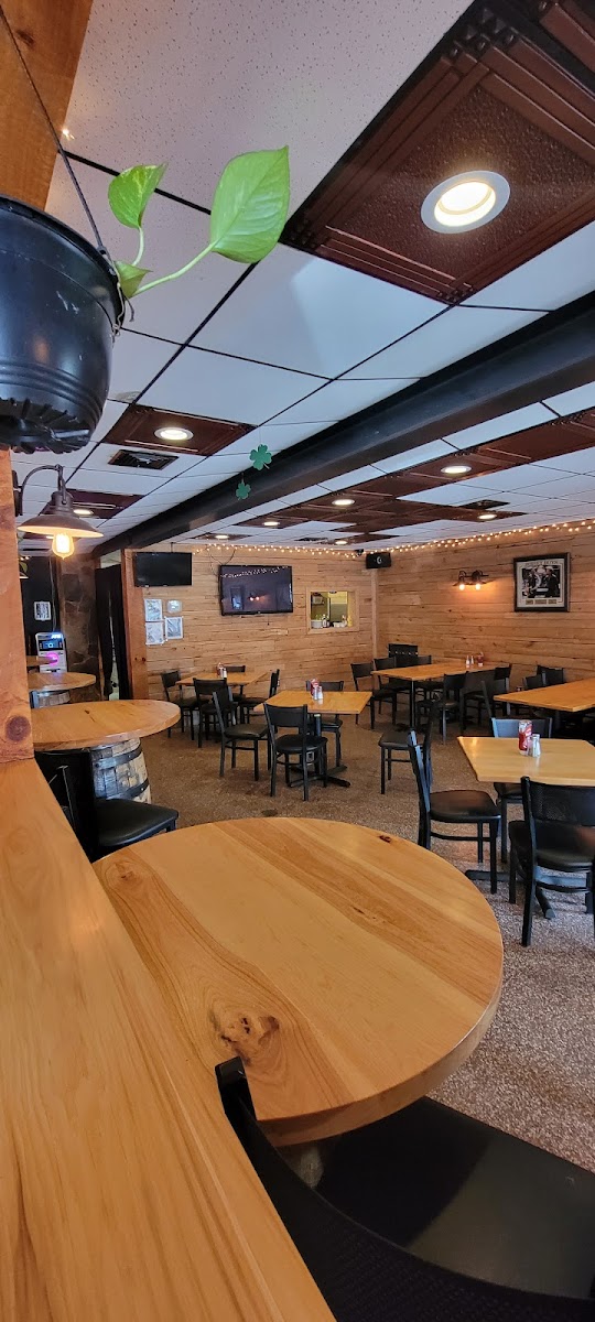 Shuffles Bar & Grill - Photo 5
