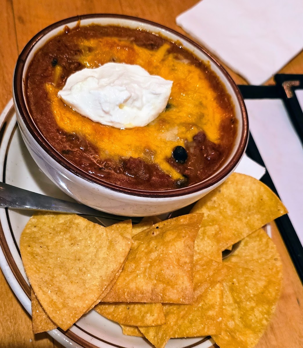 Shuffles Bar & Grill - Photo 8