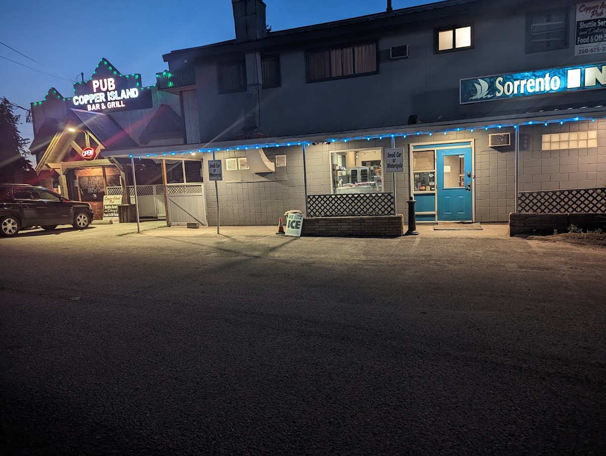 Copper Island Pub Bar & Grill - Photo 9