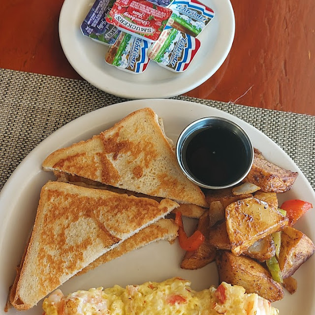 Toast Bread with Shrimp and Crab Omelet