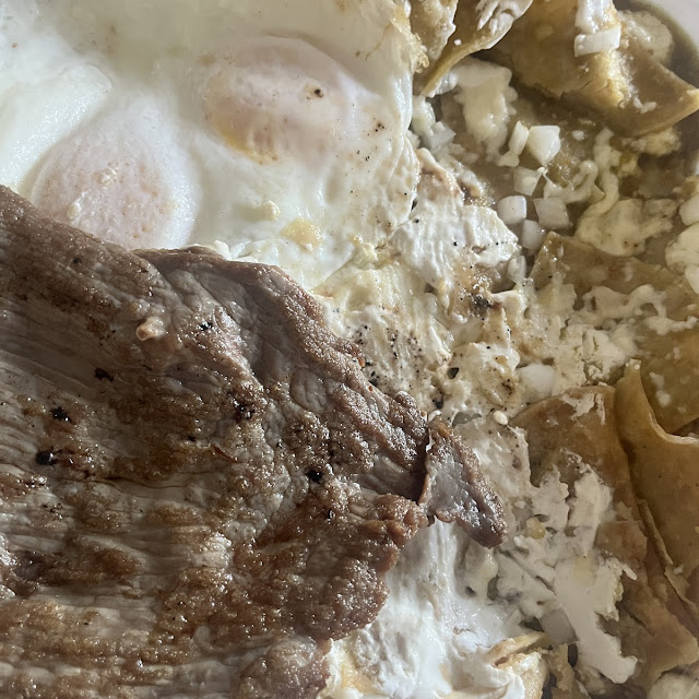 Chilaquiles Con Huevos Y Cecina