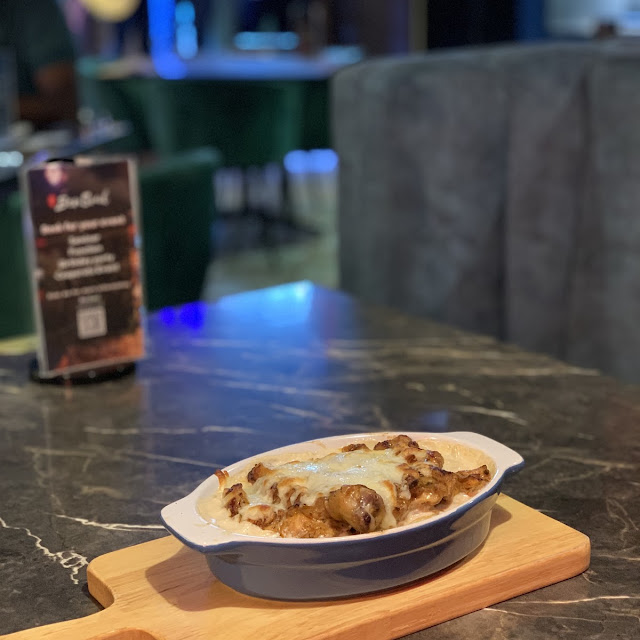 White Sauce Spaghetti with Chicken Chop